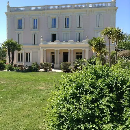 Chateau La Roque Margaux 招待所 Servian